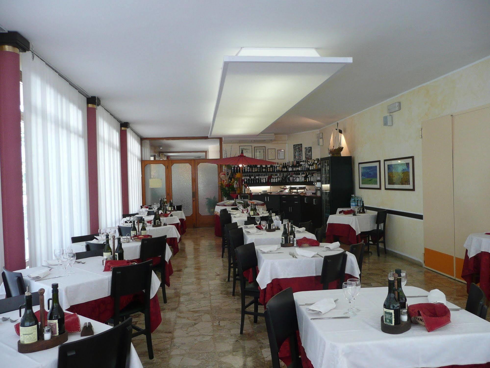 Hotel Azzorre Lido di Jesolo Exterior foto